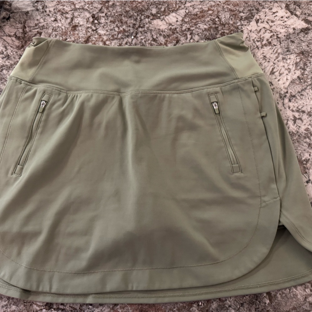 Athleta Sage Green Skort with Pockets.  Size Large